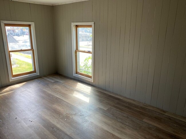 Building Photo - 5 Bedroom Single Family Antigo