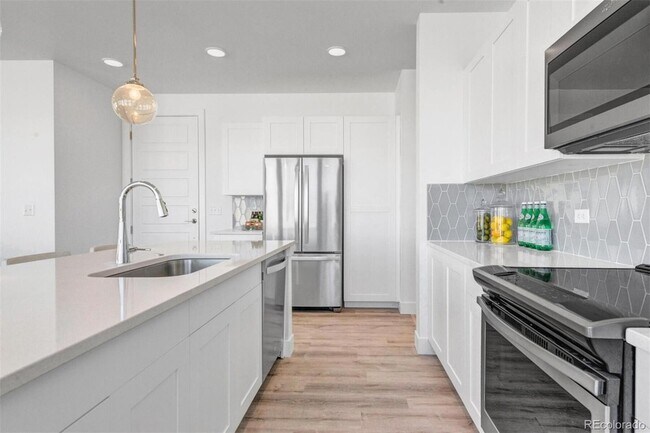 Building Photo - 2899 W 52nd Ave