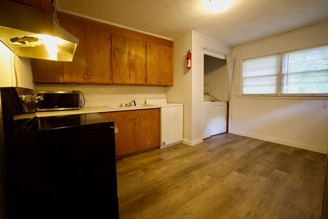 Building Photo - 1007 Alan Ave