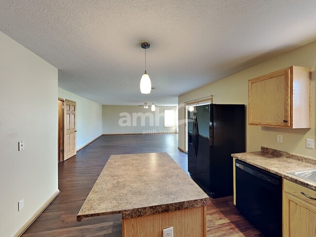 Building Photo - 6847 Mac Dr