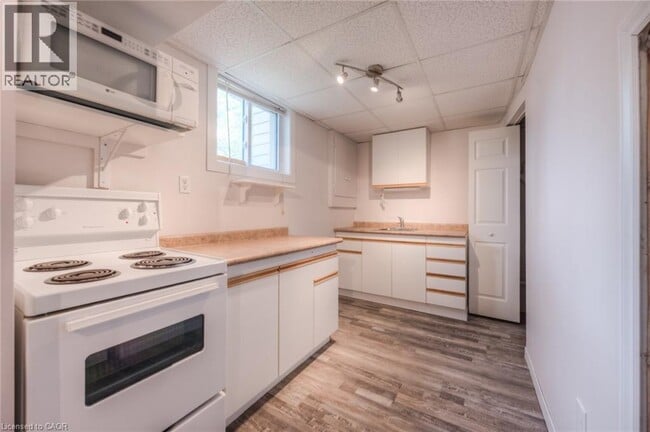 Building Photo - 57 Kingswood Dr