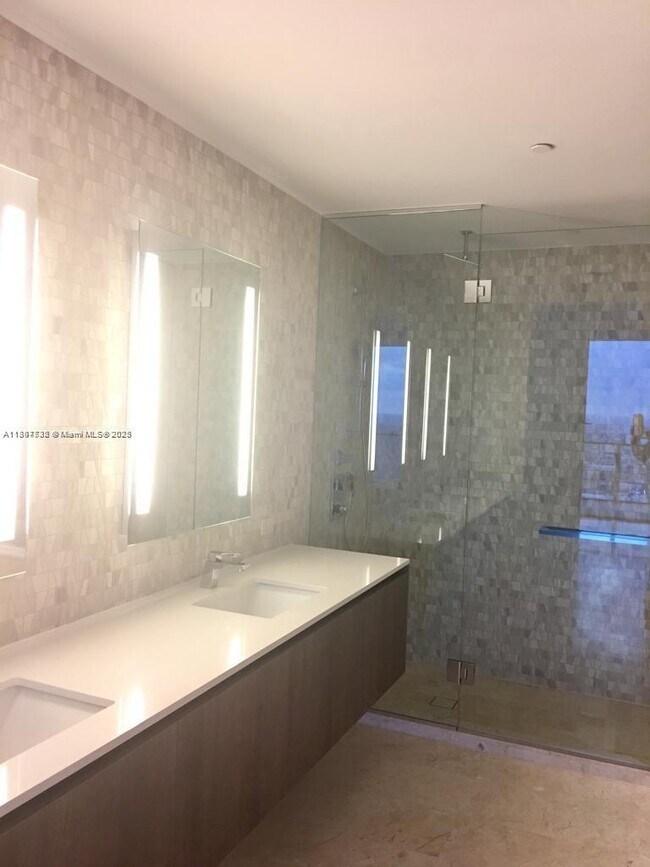 Foto del edificio - 88 SW 7th St