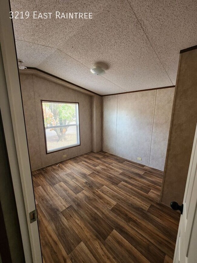 Foto del edificio - 3219 East Raintree-