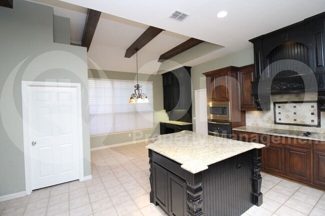 Building Photo - 1418 Greenbriar Dr