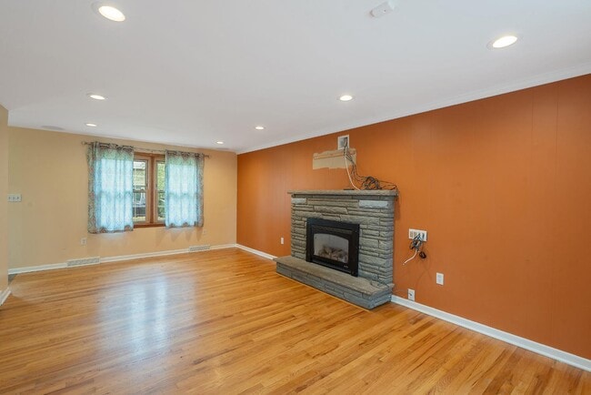 Photo - 20 Apricot Ln House