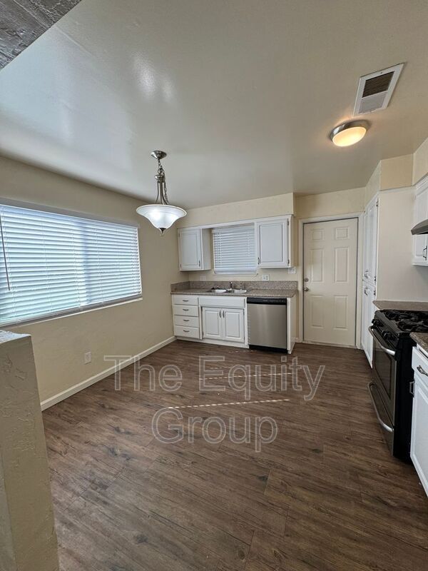 Foto del edificio - 547 W Tulare Ave