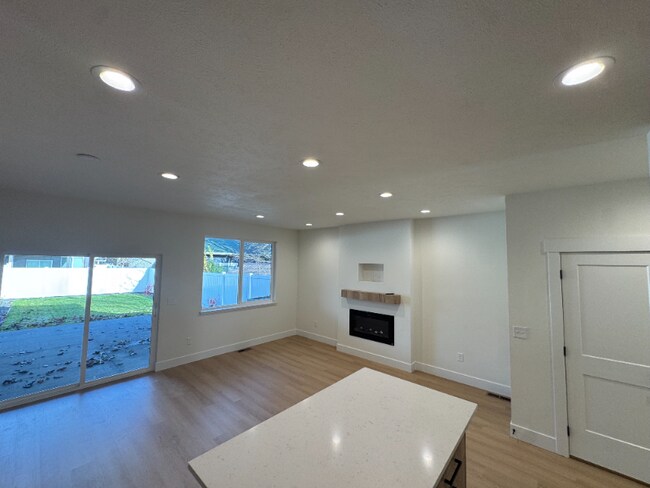 Foto del edificio - 3913 E 27th Ave