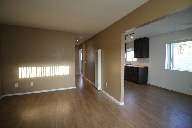 Foto del edificio - 3488-3494 Monroe Avenue