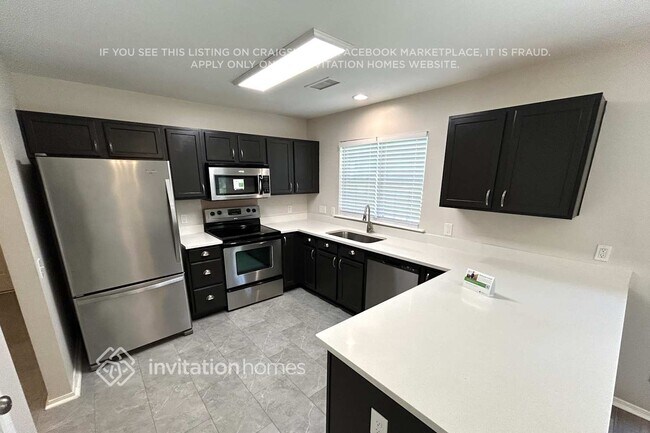 Foto del edificio - 2121 Mallard Green Pl