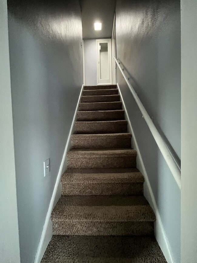 Building Photo - 3 Bedroom Single Family Home for Rent in Mattydale, NY