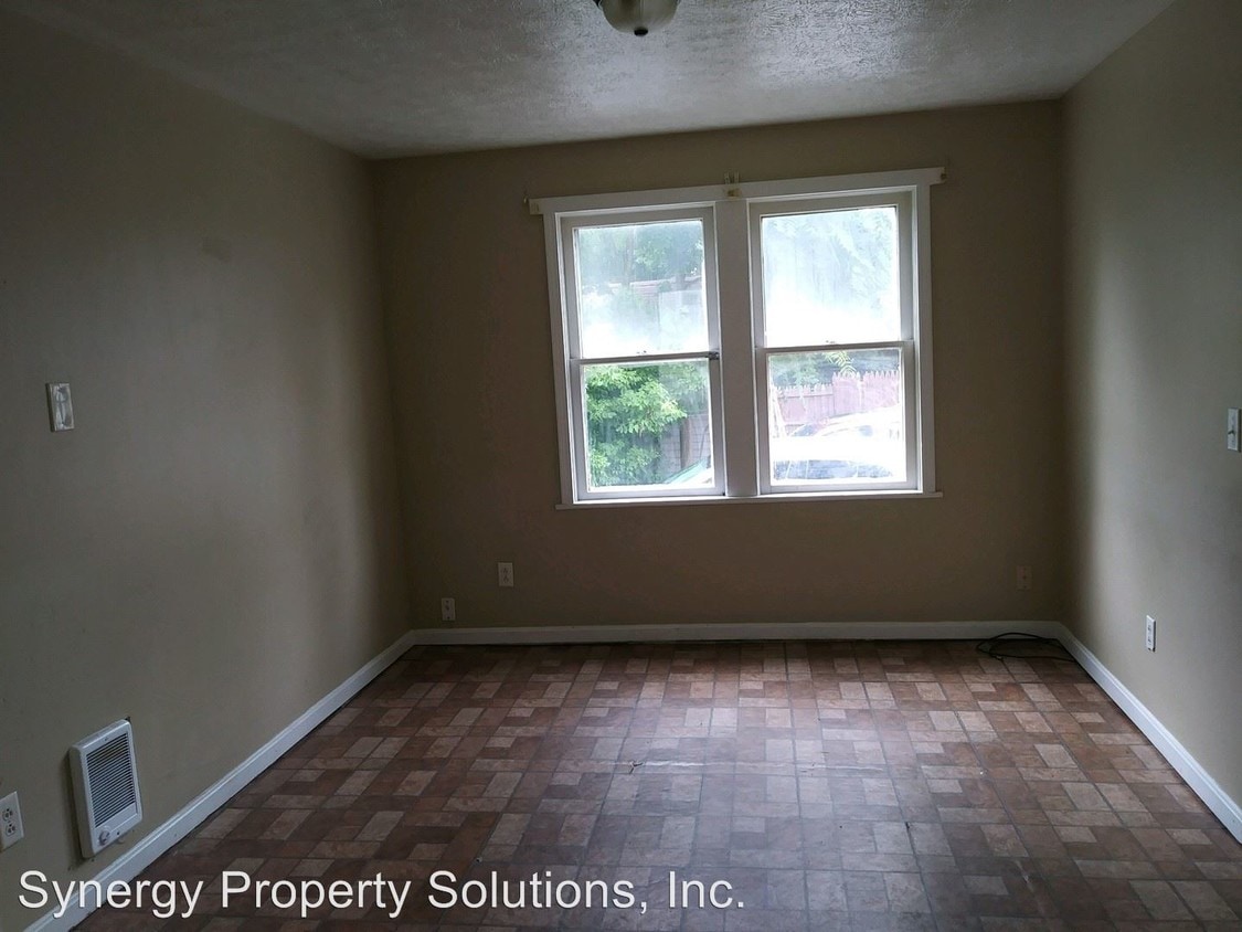 Building Photo - 495 S Diamond St