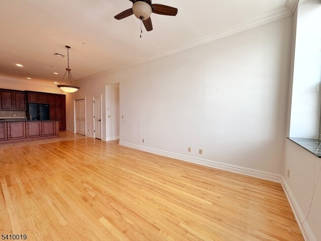 Building Photo - 33 Forest Ave