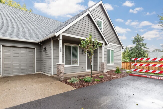 Building Photo - 2462 SW 185th Ave