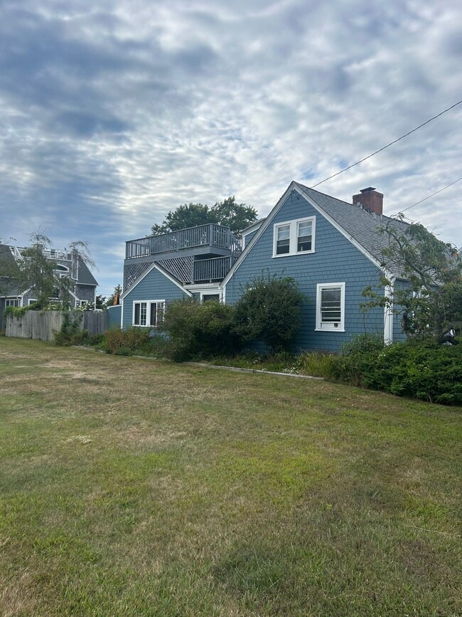 Main house, back apartment with rooftop deck - 30 Ninigret Ave