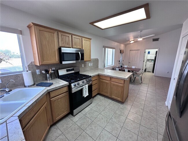 Foto del edificio - 5087 Emerald River Dr