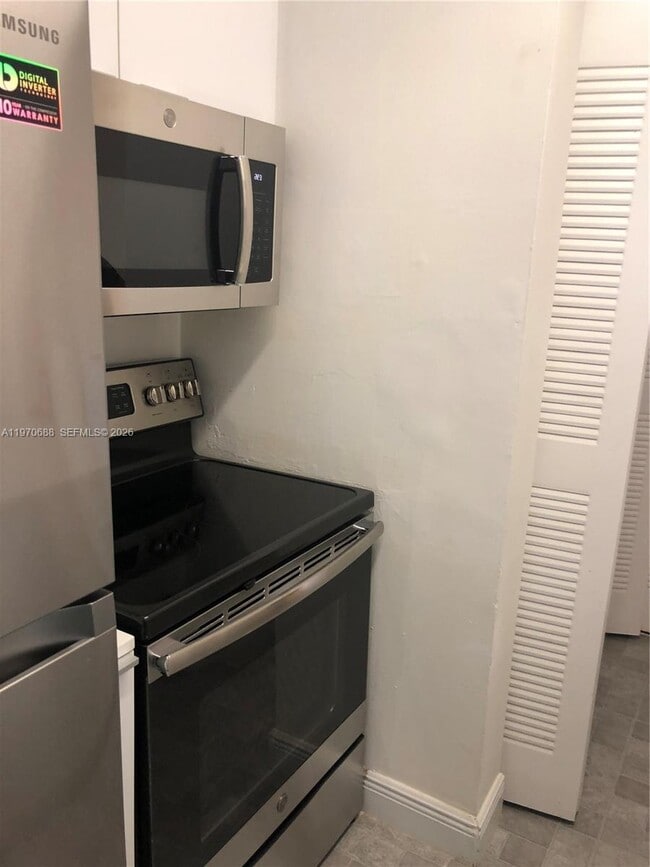 Foto del edificio - 18336 NW 68th Ave