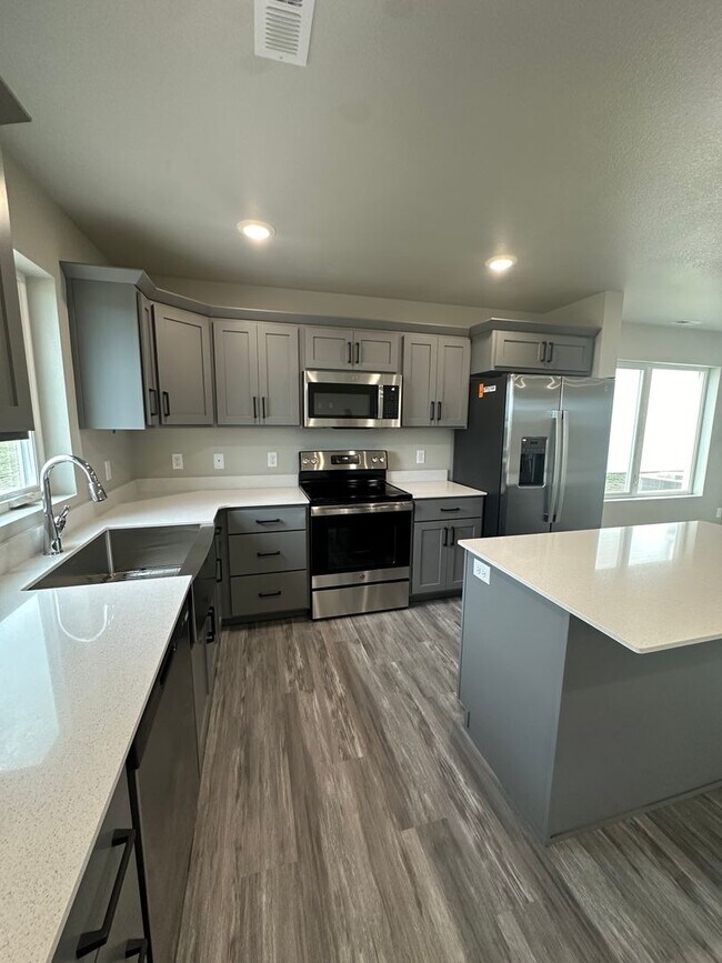 Foto del edificio - Exquisite 3-Bedroom Home with Modern Elega...