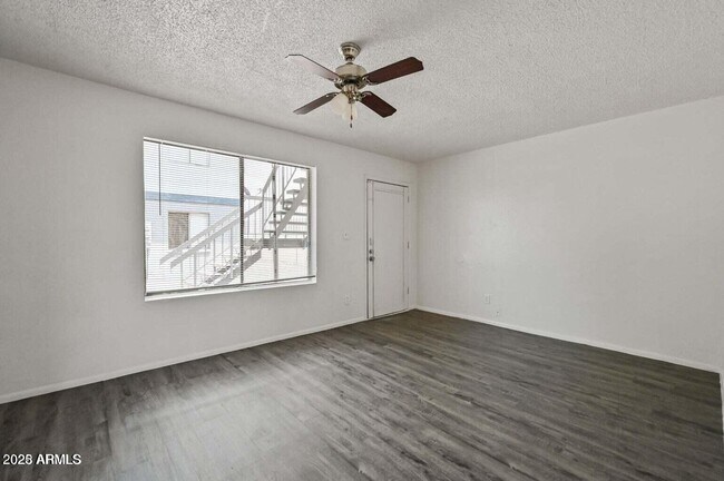Foto del edificio - 717 E Roeser Rd