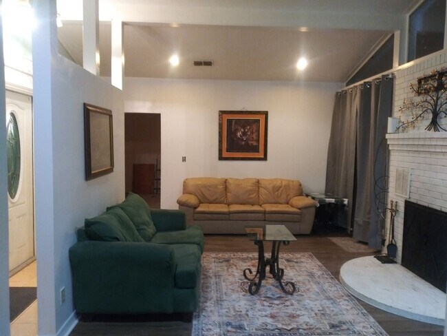 Foto del edificio - 6827 Rojo Ct