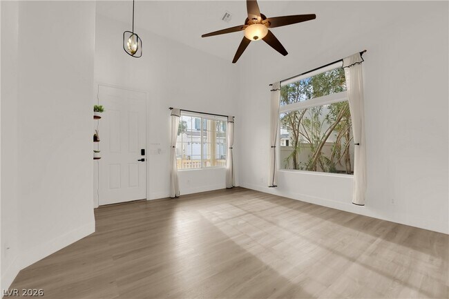 Foto del edificio - 1529 Tillman Falls Ave