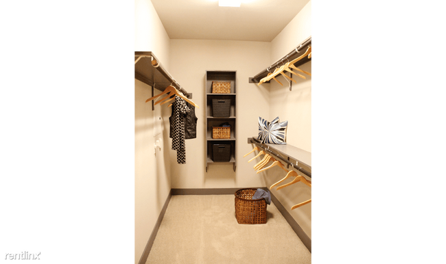 Foto del edificio - 1 br, 1 bath Apartment - 2525 Wycliff Ave 696