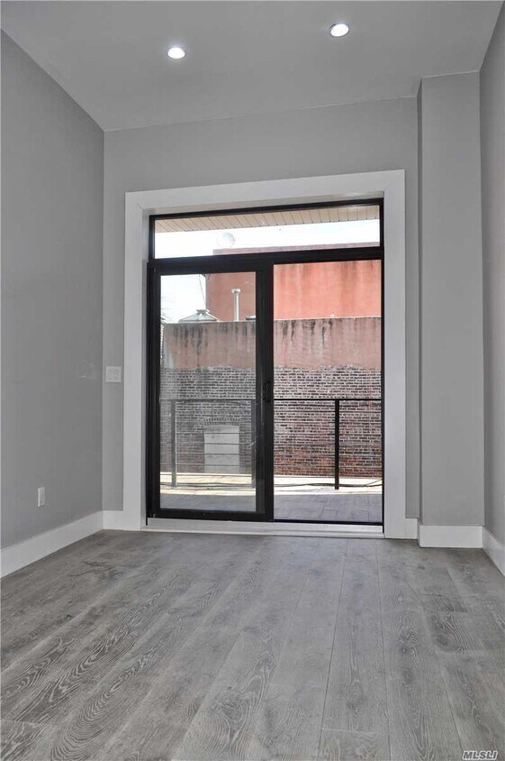 Primary Photo - 385 Nostrand Ave
