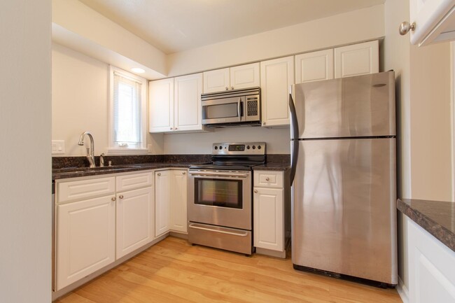 Building Photo - 2808 Churchill Dr