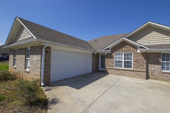 Building Photo - Half off first month rent move in special