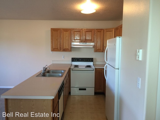 Building Photo - 674 N Cloverleaf Loop