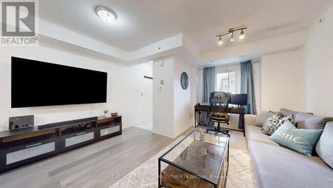 Building Photo - 316 John St.