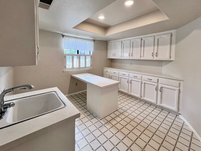 Building Photo - $3,600 Cole & Millbrook, 4 Bedroom House -...