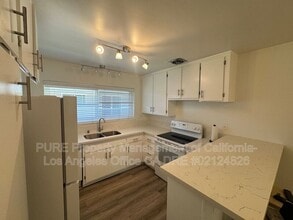 Building Photo - 1745 Maple Ave