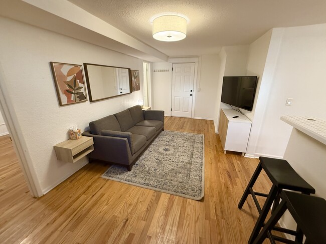 Foto del edificio - 1167 Logan St
