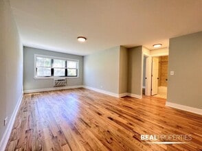 Building Photo - 696 Elm Pl