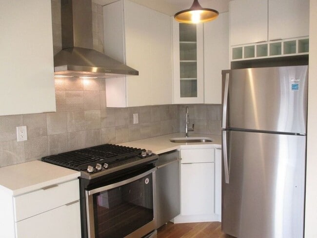 Building Photo - 92 Howard Ave