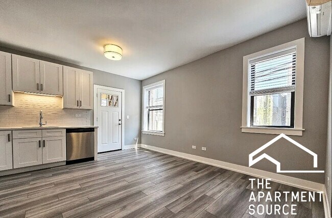 Building Photo - 3939 N Janssen Ave