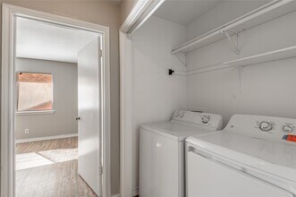 Building Photo - 2404 Sycamore Ave