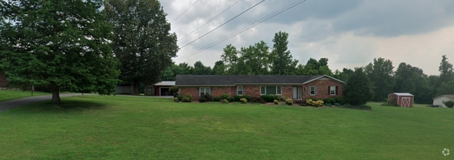 Building Photo - 1025 Eastview Dr