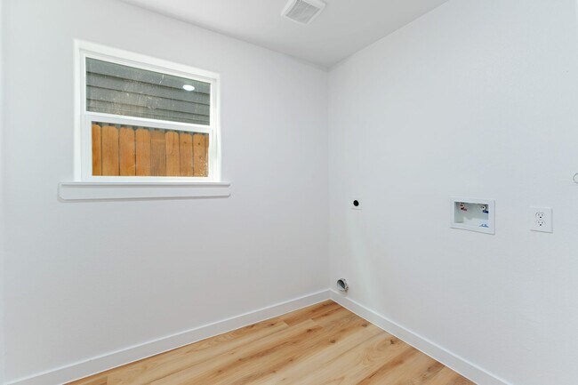 Foto del edificio - Brand-New Duplex for Rent – 3 Bed | 2.5 Bath