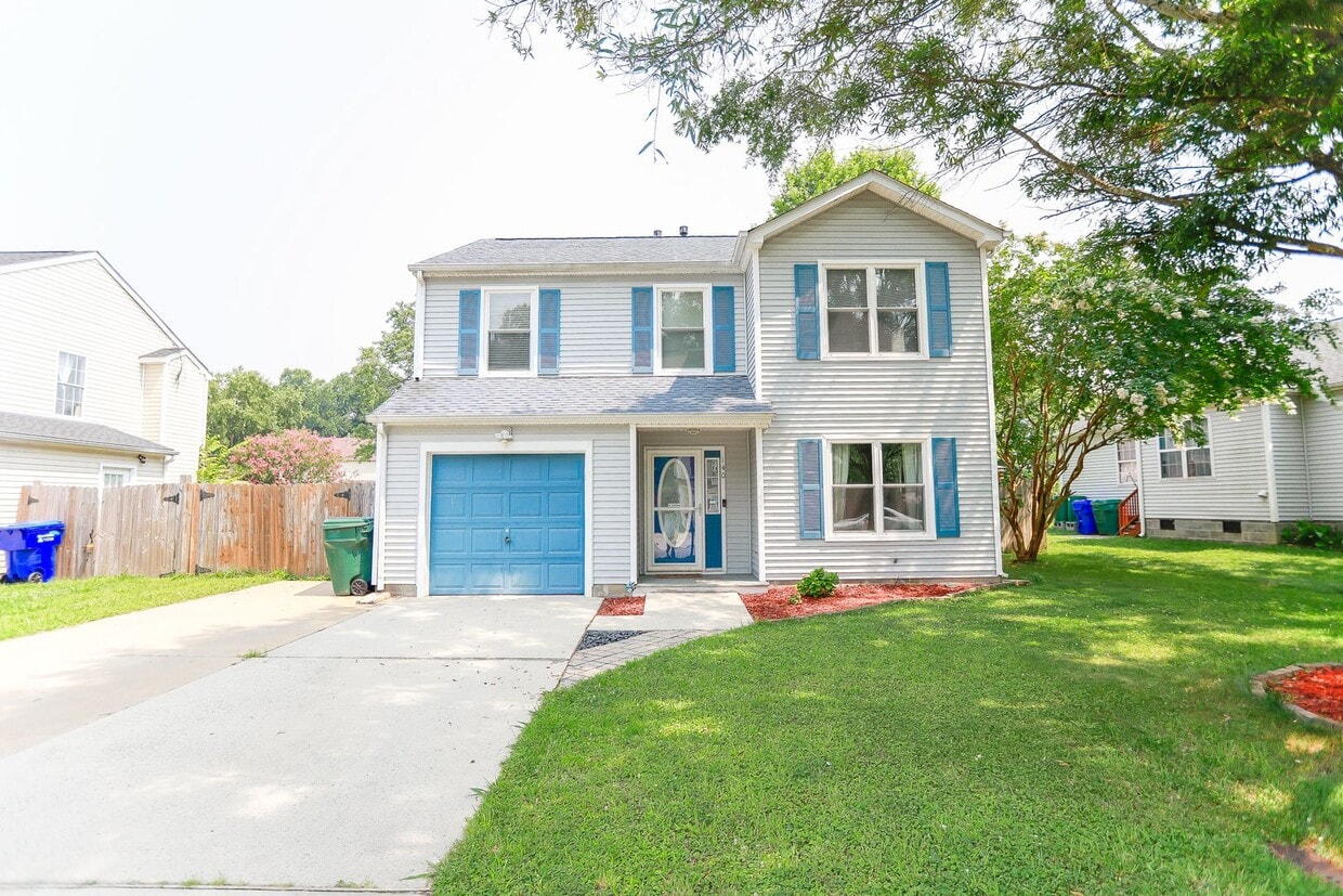 Primary Photo - Modern Comfort in a Peaceful Setting – 4BR...