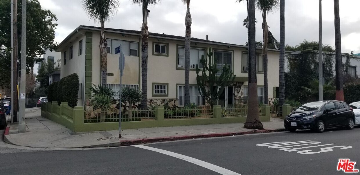 Foto principal - 5950 Carlton Way