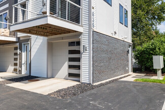 Foto del edificio - 635 Fairview Ave NE