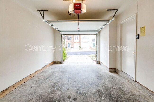 Building Photo - 6008 Keble Dr