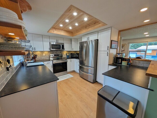 Foto del edificio - Unfurnished Vly Home 3BD+Den, 1.5BA, 1844 Sq Ft, 2 Car Gar, Fenced Yd
