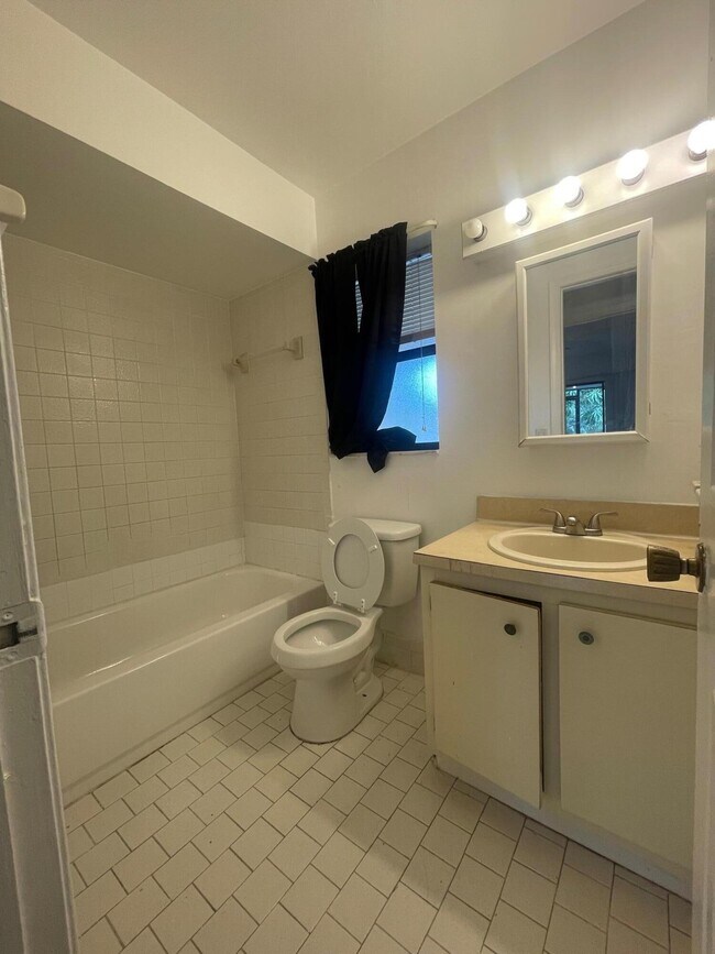 Foto del edificio - 496 Glenwood Dr