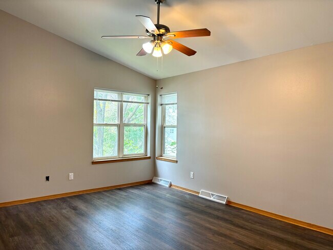 Foto del edificio - 3202 Quincy Ave