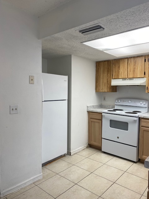 Foto del edificio - 2/2 in DeLand, close to 17-92, $1,400/month