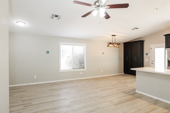 Foto del edificio - 8751 W Loma Ln