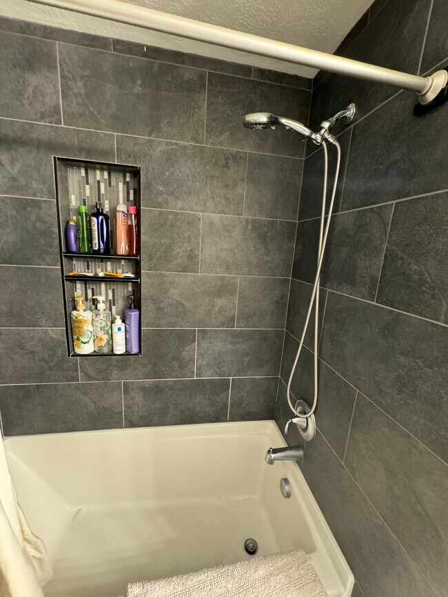 Foto del edificio - 1405 E Bergeson St