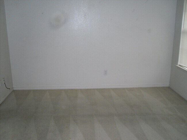 Foto del edificio - 4201 Windwood Dr